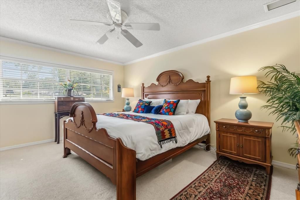 Activo con contrato: $575,000 (4 camas, 2 baños, 2574 Pies cuadrados)