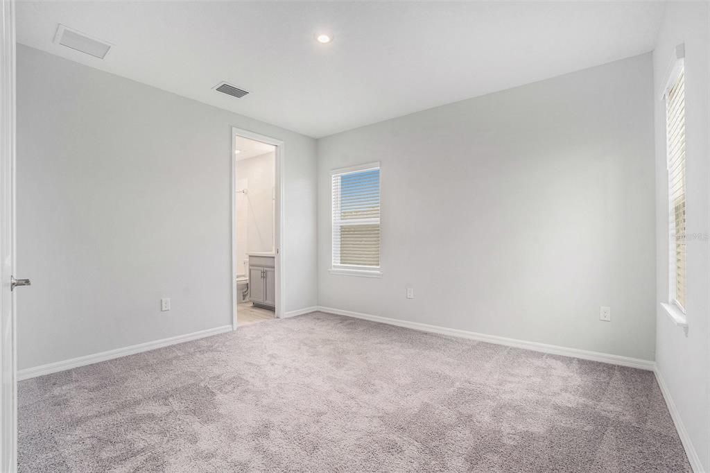 En Renta: $3,900 (4 camas, 3 baños, 2600 Pies cuadrados)