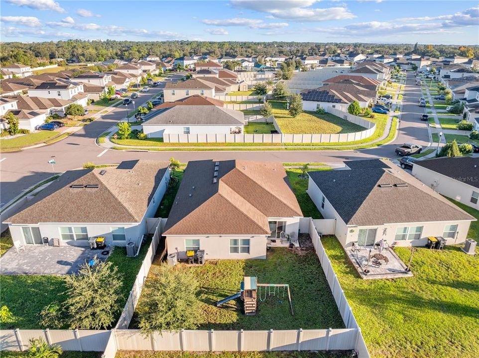 Под контрактом: $294,990 (4 спален, 2 ванн, 1876 Квадратных фут)