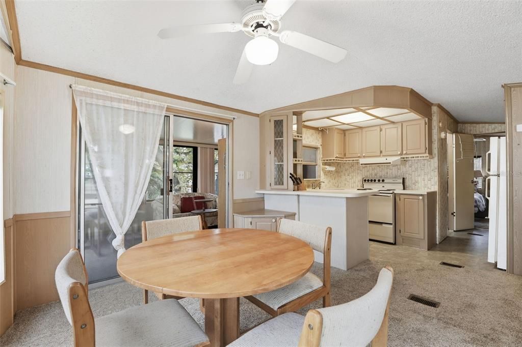 待售: $89,000 (2 贝兹, 1 浴室, 734 平方英尺)