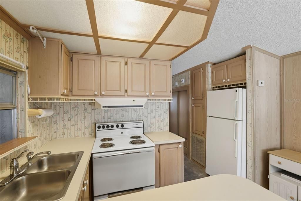 待售: $89,000 (2 贝兹, 1 浴室, 734 平方英尺)