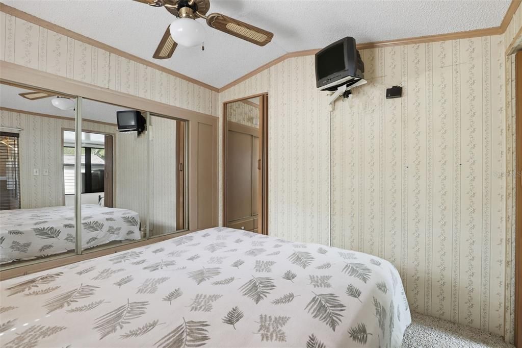 待售: $89,000 (2 贝兹, 1 浴室, 734 平方英尺)