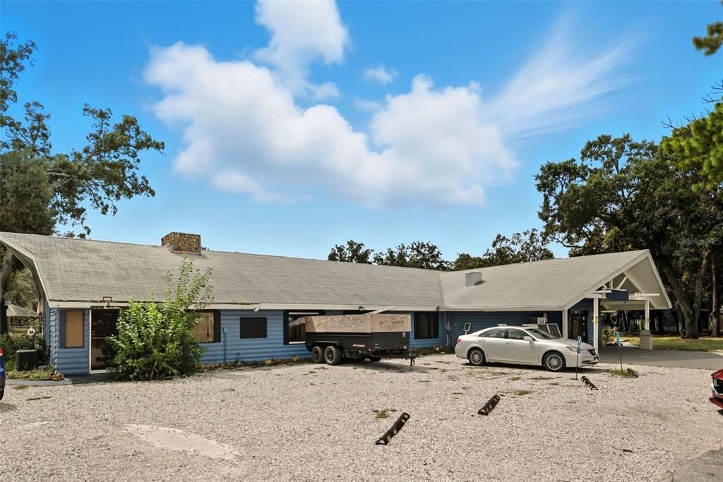 待售: $89,000 (2 贝兹, 1 浴室, 734 平方英尺)