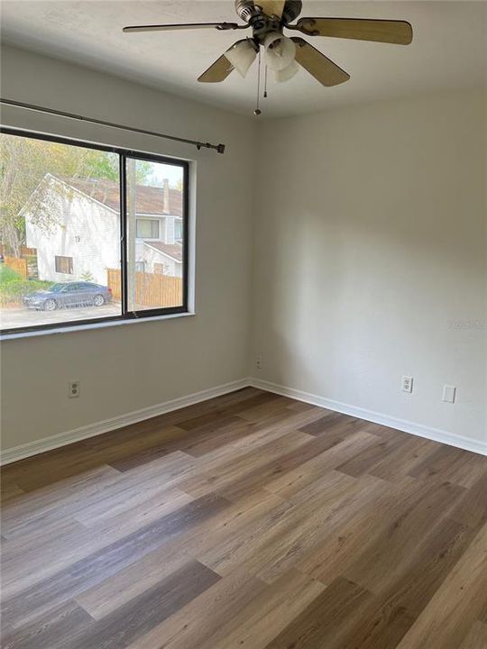 На продажу: $159,000 (2 спален, 1 ванн, 1016 Квадратных фут)