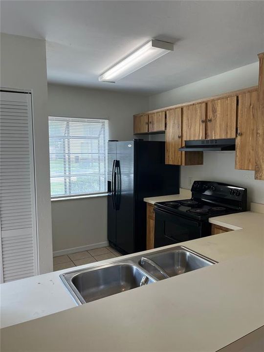 На продажу: $159,000 (2 спален, 1 ванн, 1016 Квадратных фут)