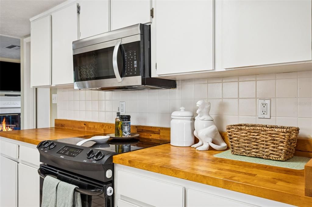 Activo con contrato: $547,900 (4 camas, 2 baños, 2393 Pies cuadrados)