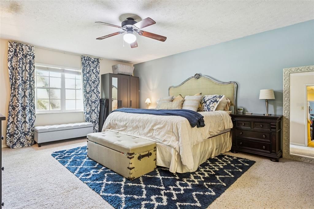 Activo con contrato: $547,900 (4 camas, 2 baños, 2393 Pies cuadrados)
