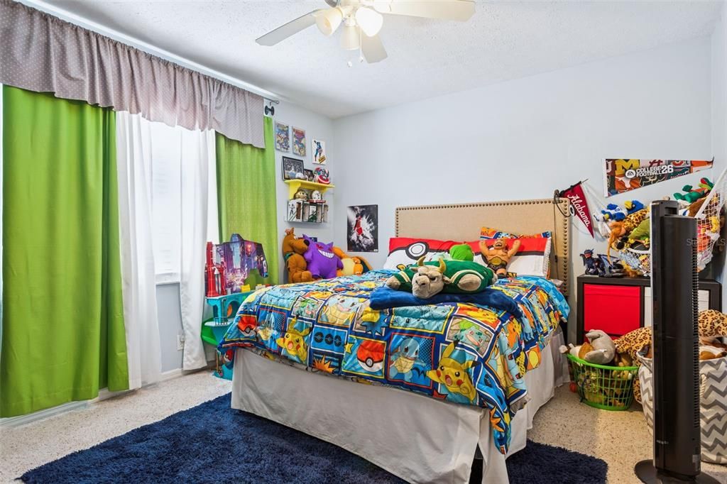 Activo con contrato: $547,900 (4 camas, 2 baños, 2393 Pies cuadrados)