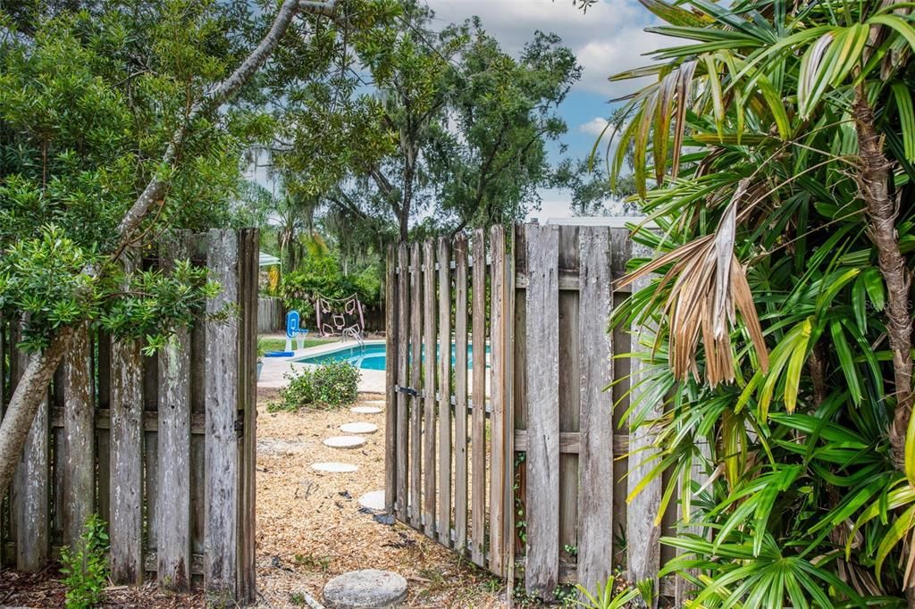 Activo con contrato: $547,900 (4 camas, 2 baños, 2393 Pies cuadrados)