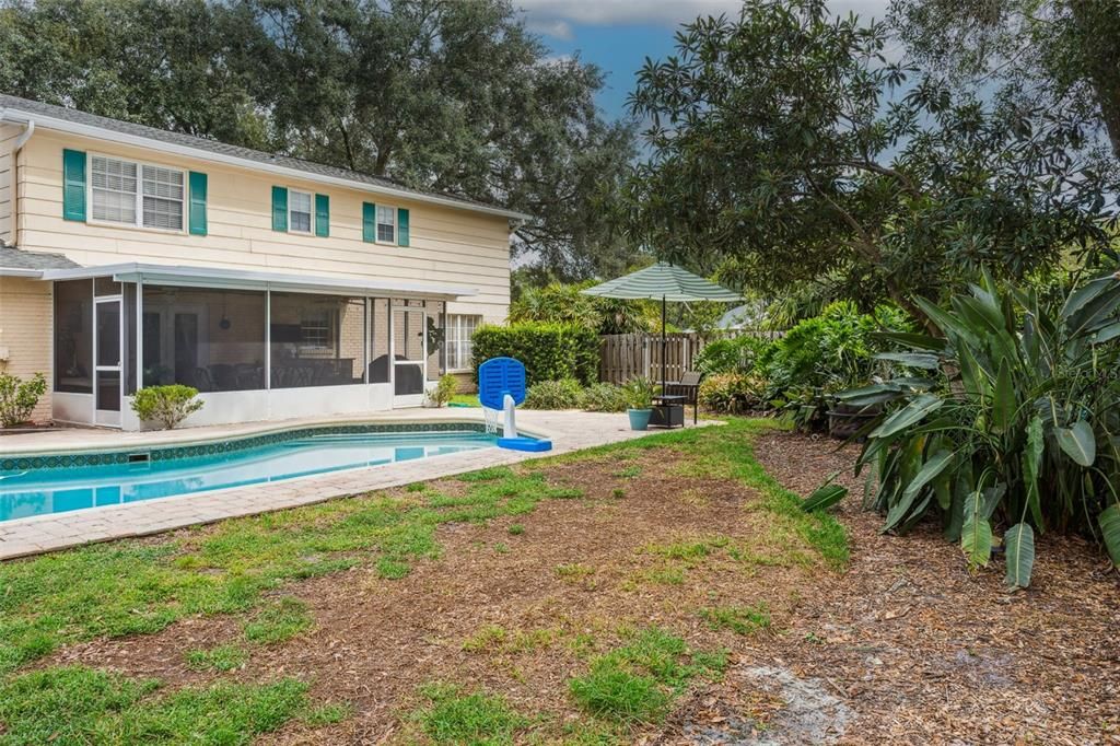 Activo con contrato: $547,900 (4 camas, 2 baños, 2393 Pies cuadrados)