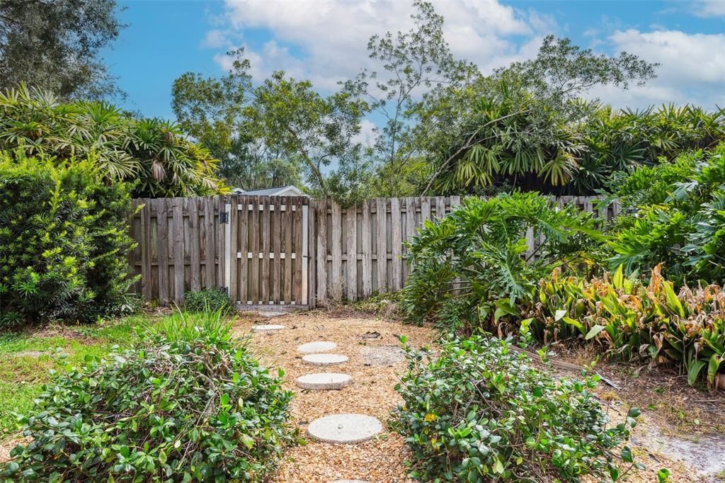 Activo con contrato: $547,900 (4 camas, 2 baños, 2393 Pies cuadrados)