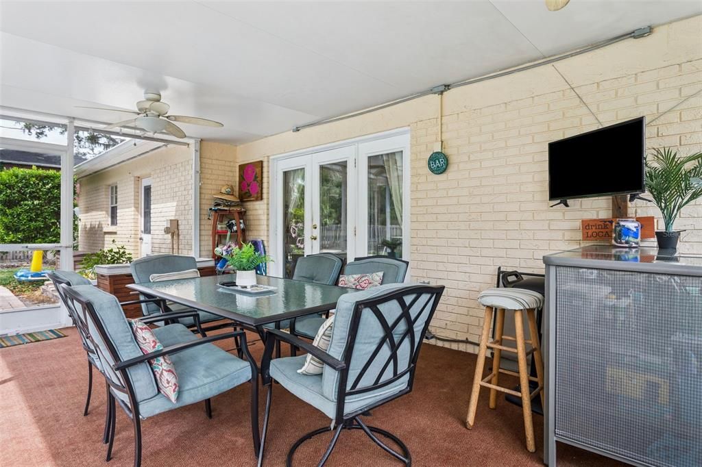 Activo con contrato: $547,900 (4 camas, 2 baños, 2393 Pies cuadrados)