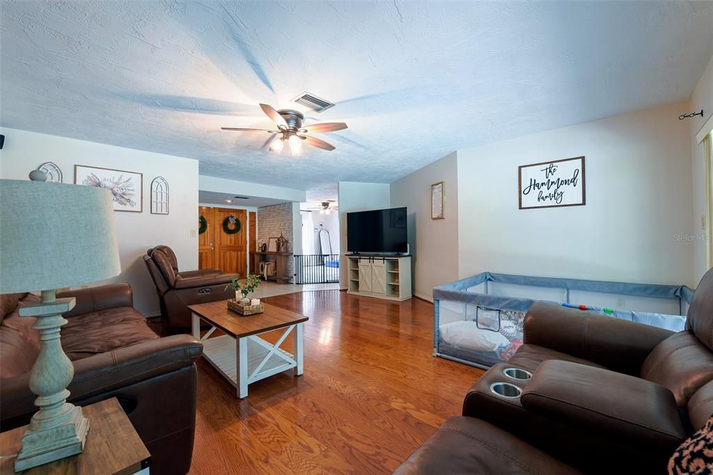 待售: $515,000 (4 贝兹, 3 浴室, 2832 平方英尺)