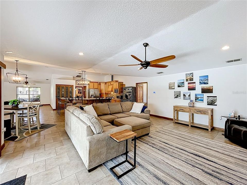 待售: $985,000 (5 贝兹, 4 浴室, 4459 平方英尺)