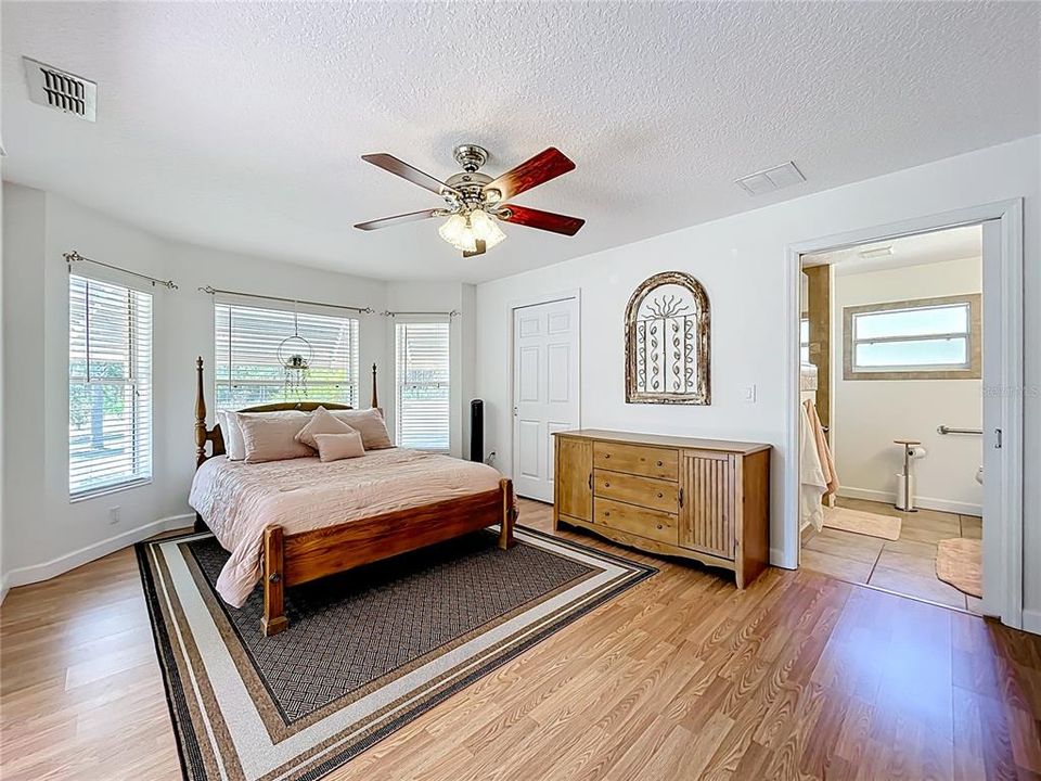 待售: $985,000 (5 贝兹, 4 浴室, 4459 平方英尺)