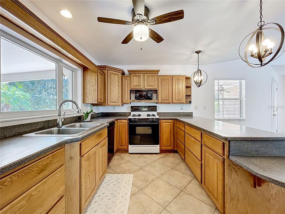 待售: $985,000 (5 贝兹, 4 浴室, 4459 平方英尺)