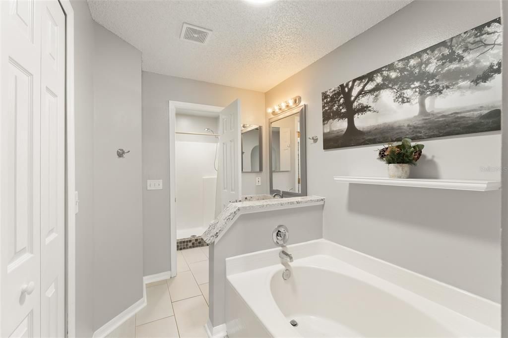 合同活跃: $389,000 (3 贝兹, 2 浴室, 1264 平方英尺)