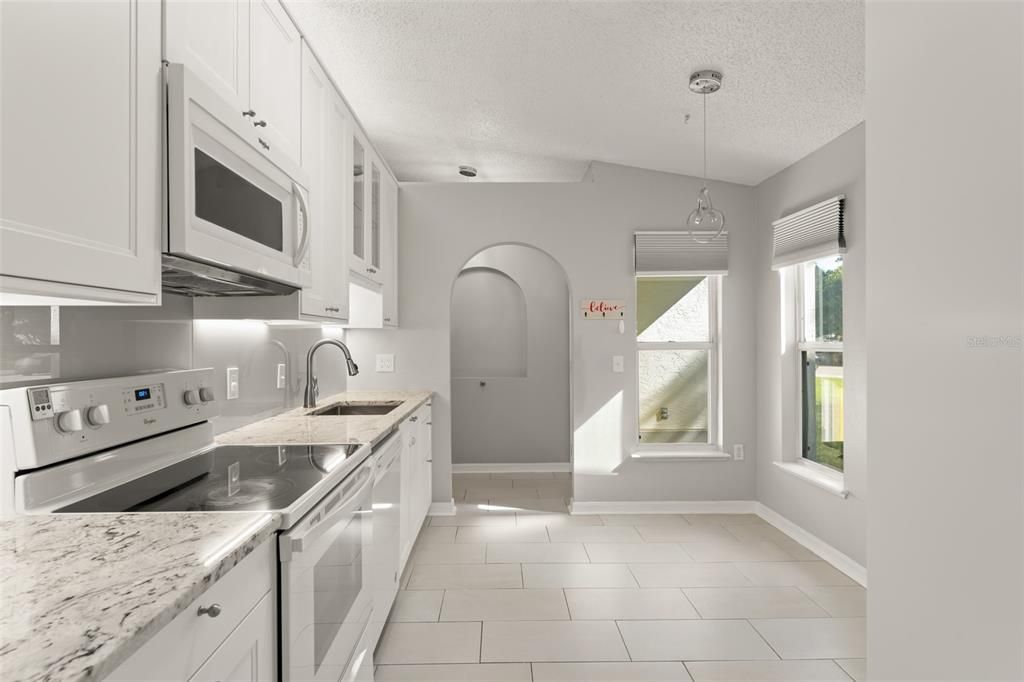 合同活跃: $389,000 (3 贝兹, 2 浴室, 1264 平方英尺)