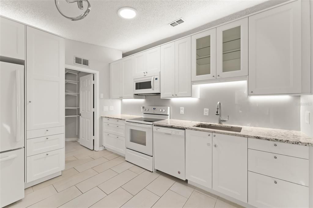 合同活跃: $389,000 (3 贝兹, 2 浴室, 1264 平方英尺)