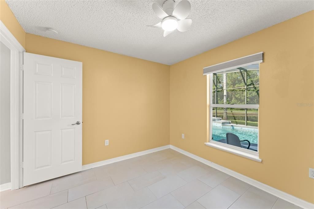 合同活跃: $389,000 (3 贝兹, 2 浴室, 1264 平方英尺)