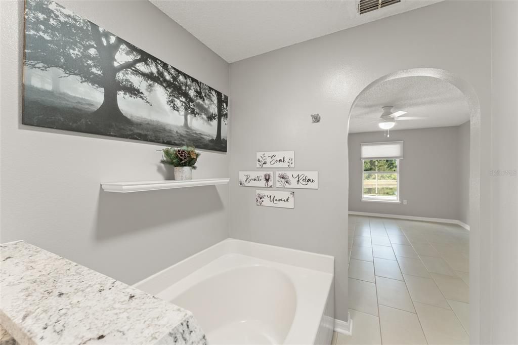 合同活跃: $389,000 (3 贝兹, 2 浴室, 1264 平方英尺)