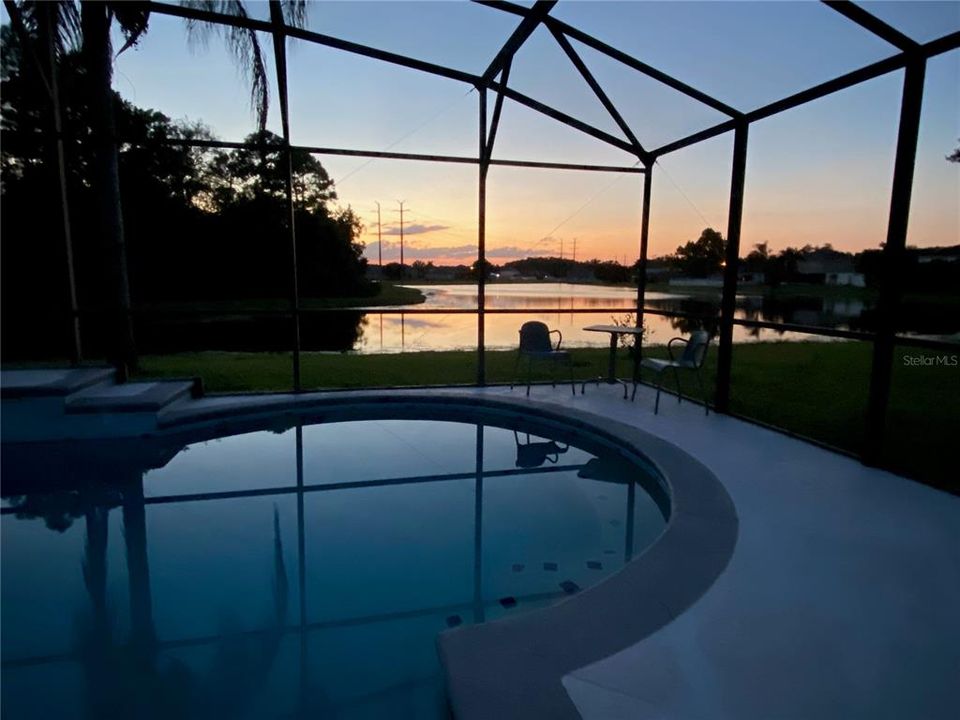 合同活跃: $389,000 (3 贝兹, 2 浴室, 1264 平方英尺)