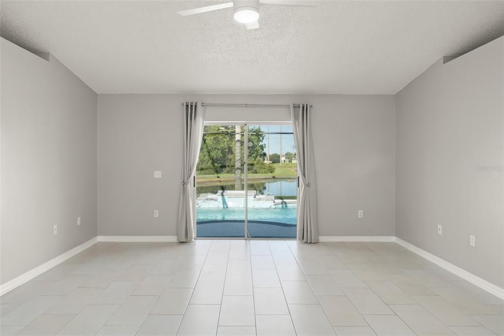 合同活跃: $389,000 (3 贝兹, 2 浴室, 1264 平方英尺)