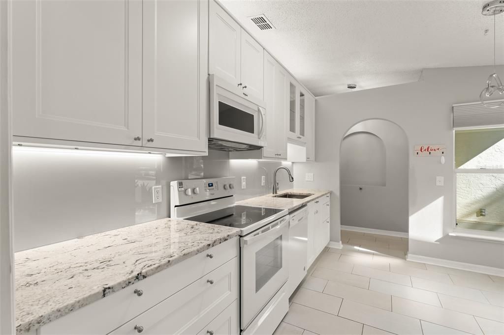 合同活跃: $389,000 (3 贝兹, 2 浴室, 1264 平方英尺)