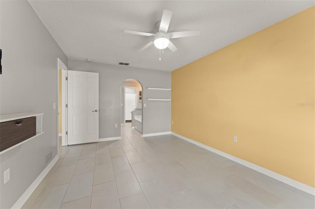 合同活跃: $389,000 (3 贝兹, 2 浴室, 1264 平方英尺)