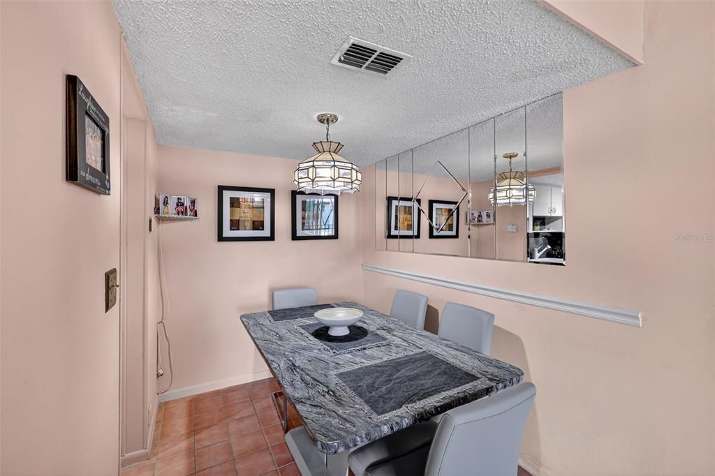 待售: $115,000 (2 贝兹, 2 浴室, 962 平方英尺)