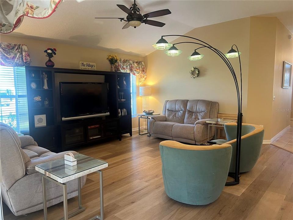 En Venta: $449,500 (3 camas, 2 baños, 1918 Pies cuadrados)