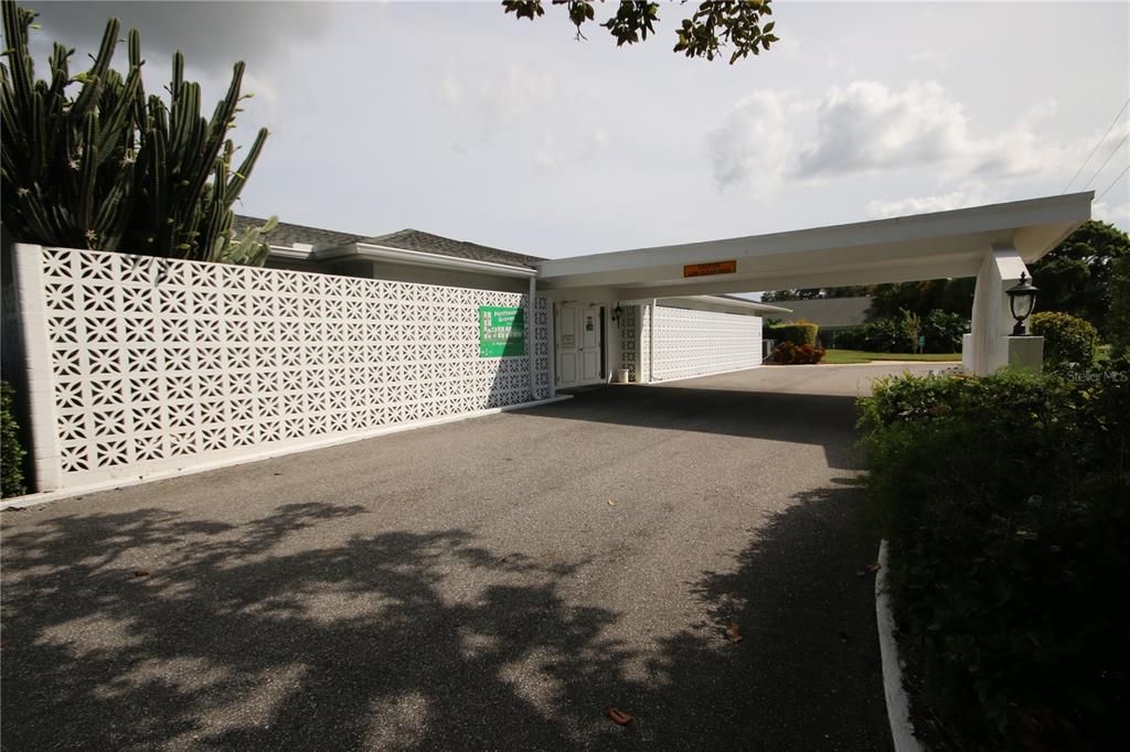 合同活跃: $1,500 (2 贝兹, 2 浴室, 1270 平方英尺)