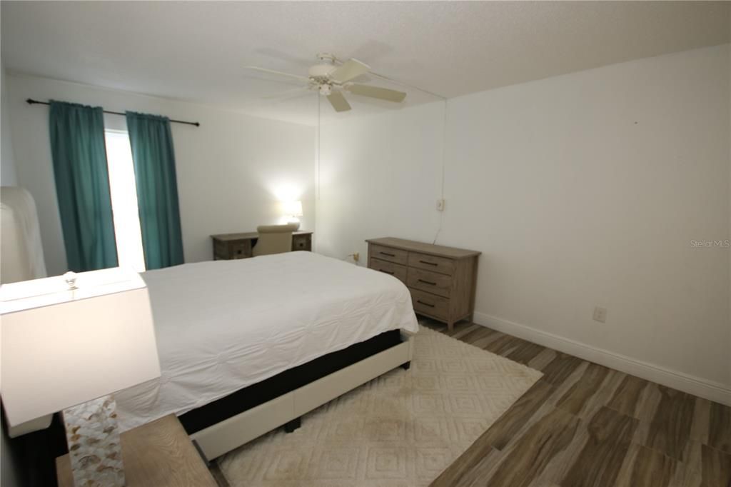 合同活跃: $1,500 (2 贝兹, 2 浴室, 1270 平方英尺)