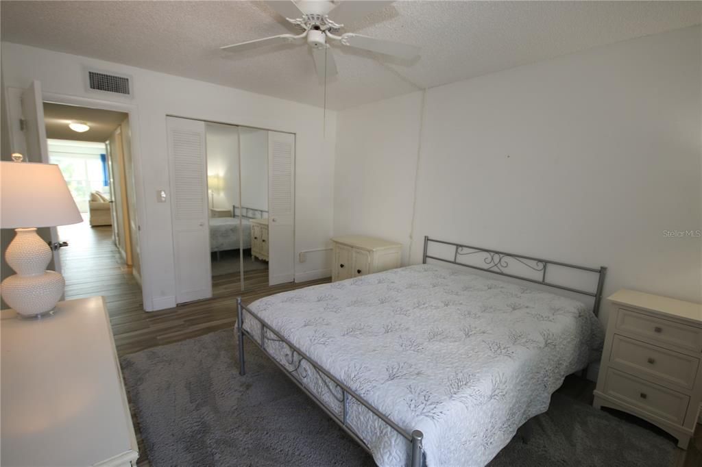 合同活跃: $1,500 (2 贝兹, 2 浴室, 1270 平方英尺)