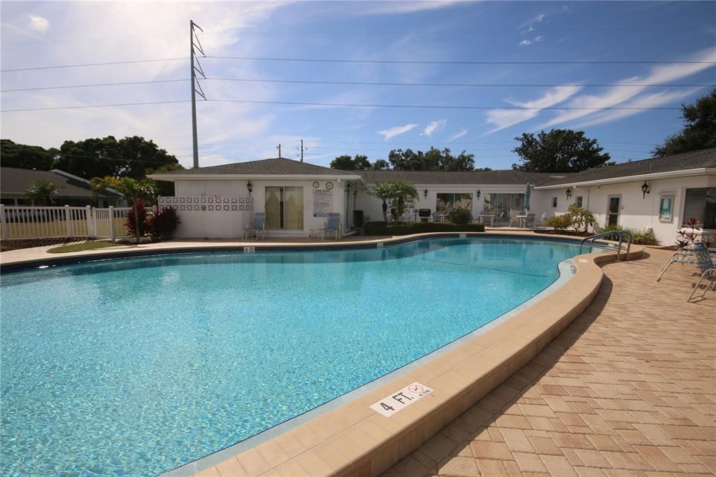 合同活跃: $1,500 (2 贝兹, 2 浴室, 1270 平方英尺)