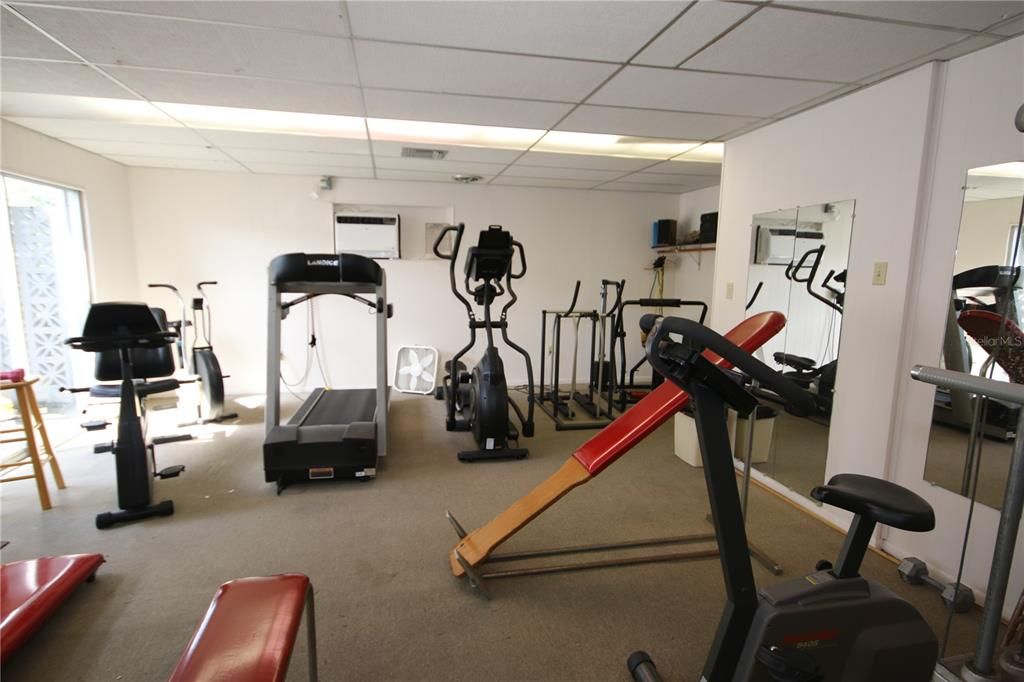 合同活跃: $1,500 (2 贝兹, 2 浴室, 1270 平方英尺)