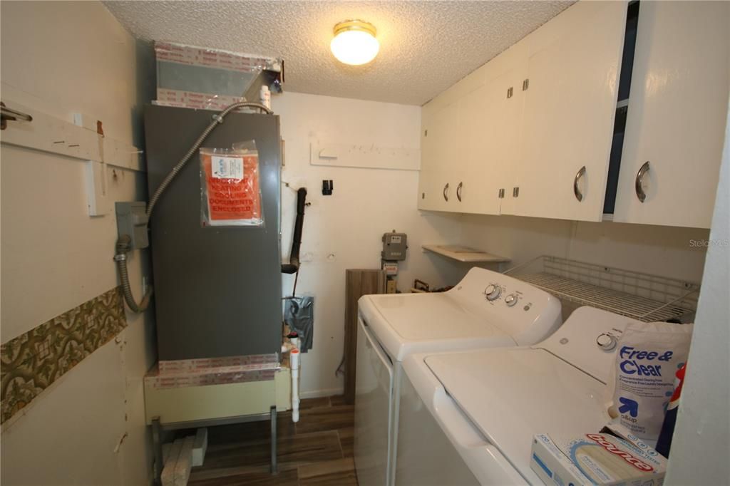 合同活跃: $1,500 (2 贝兹, 2 浴室, 1270 平方英尺)