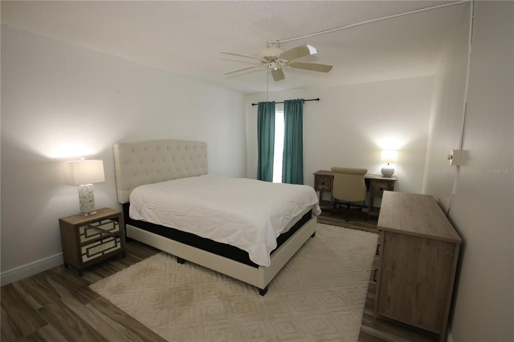 合同活跃: $1,500 (2 贝兹, 2 浴室, 1270 平方英尺)