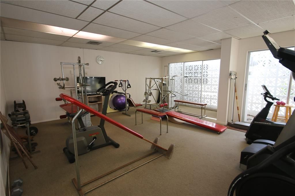 合同活跃: $1,500 (2 贝兹, 2 浴室, 1270 平方英尺)