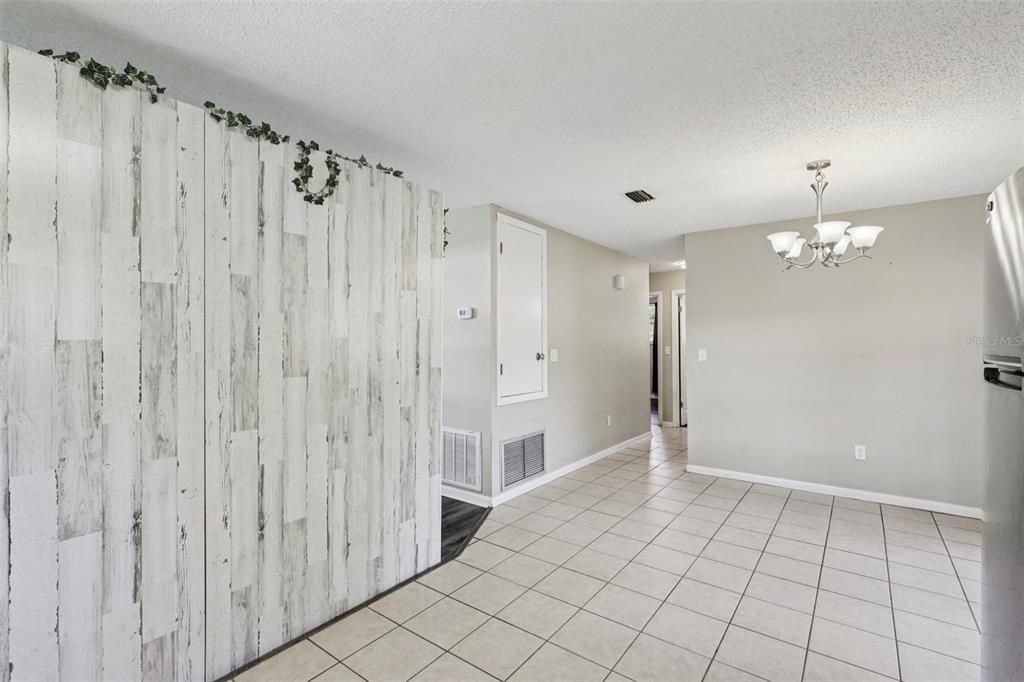 待售: $194,990 (3 贝兹, 1 浴室, 960 平方英尺)