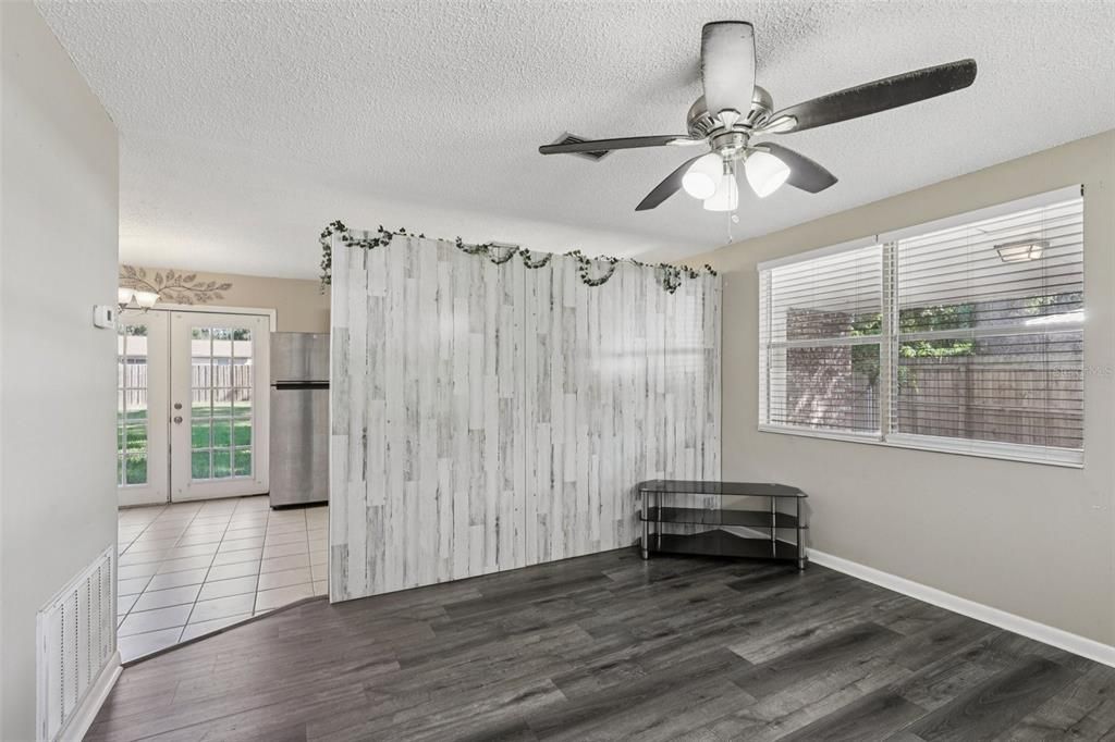 待售: $194,990 (3 贝兹, 1 浴室, 960 平方英尺)