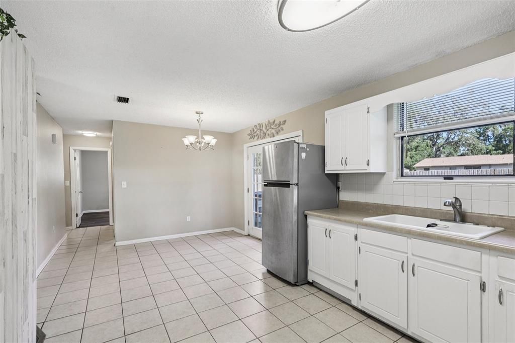 待售: $194,990 (3 贝兹, 1 浴室, 960 平方英尺)