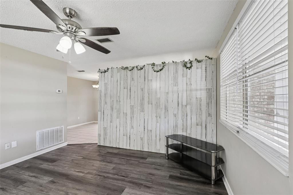 待售: $194,990 (3 贝兹, 1 浴室, 960 平方英尺)