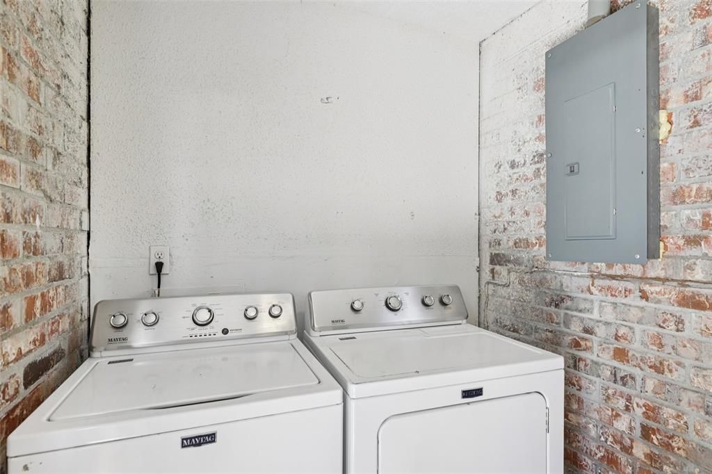 待售: $194,990 (3 贝兹, 1 浴室, 960 平方英尺)