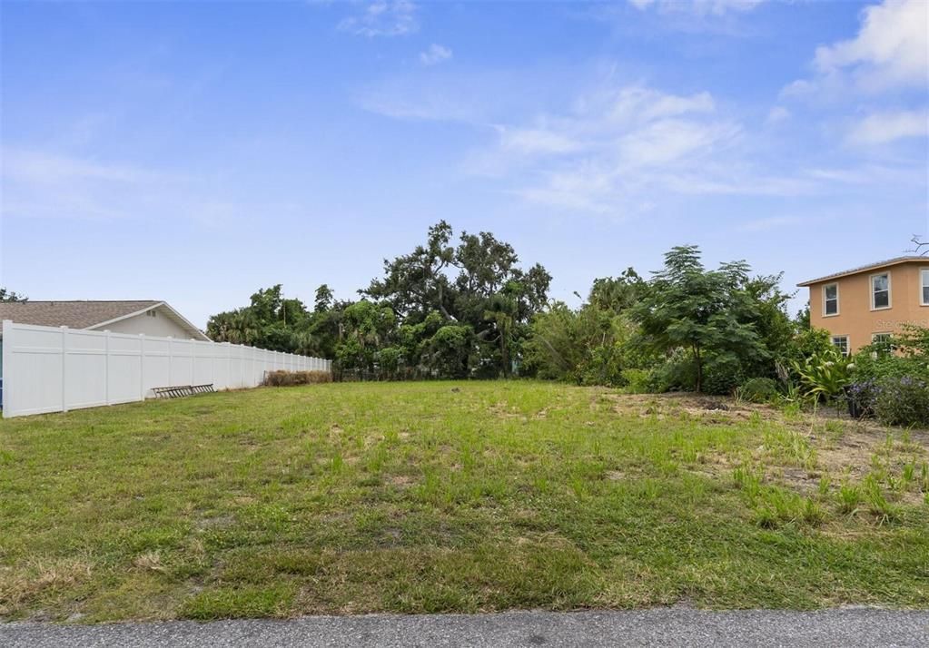 En Venta: $249,000 (0.19 acres)