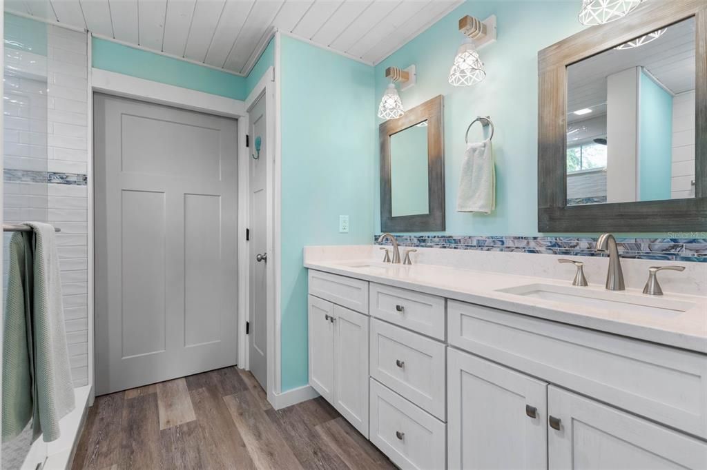 Под контрактом: $699,000 (3 спален, 2 ванн, 1333 Квадратных фут)