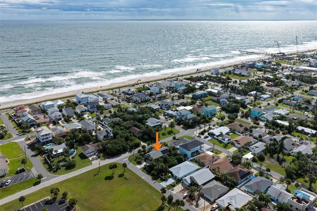 Под контрактом: $699,000 (3 спален, 2 ванн, 1333 Квадратных фут)