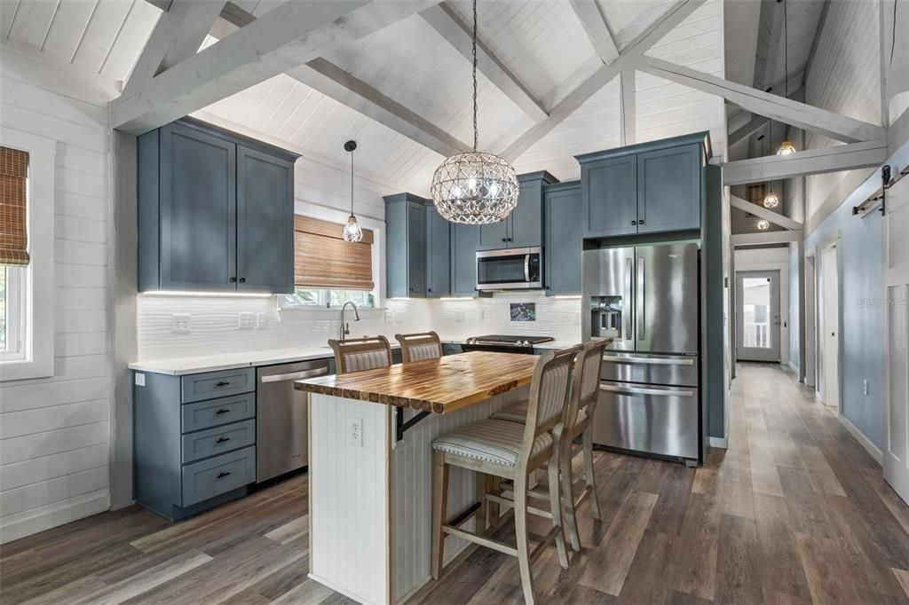 Под контрактом: $699,000 (3 спален, 2 ванн, 1333 Квадратных фут)