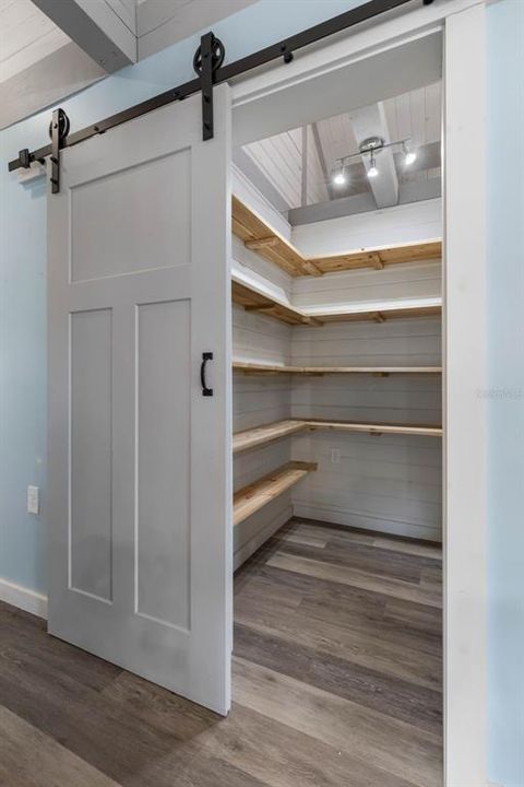 Под контрактом: $699,000 (3 спален, 2 ванн, 1333 Квадратных фут)