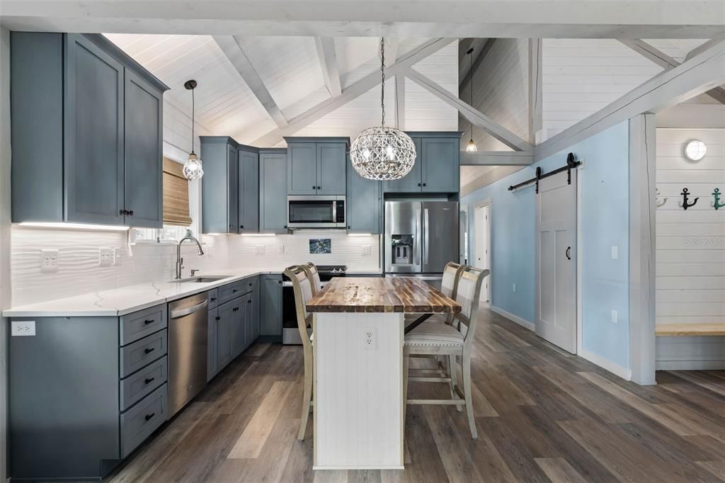 Под контрактом: $699,000 (3 спален, 2 ванн, 1333 Квадратных фут)